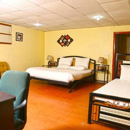 Luxury Inn การาจี ภายนอก รูปภาพ