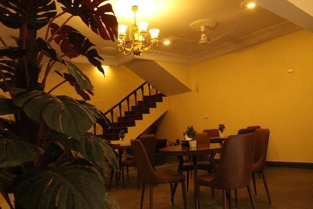 Luxury Inn การาจี ภายนอก รูปภาพ