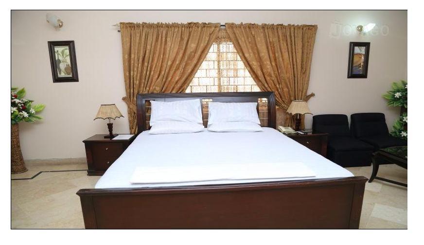 Luxury Inn การาจี ภายนอก รูปภาพ