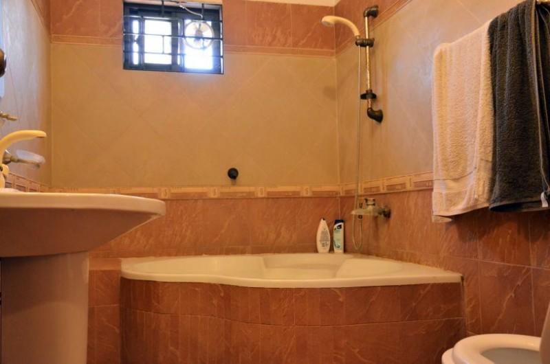 Luxury Inn การาจี ภายนอก รูปภาพ
