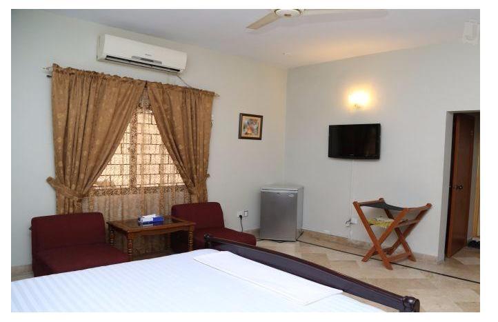 Luxury Inn การาจี ภายนอก รูปภาพ