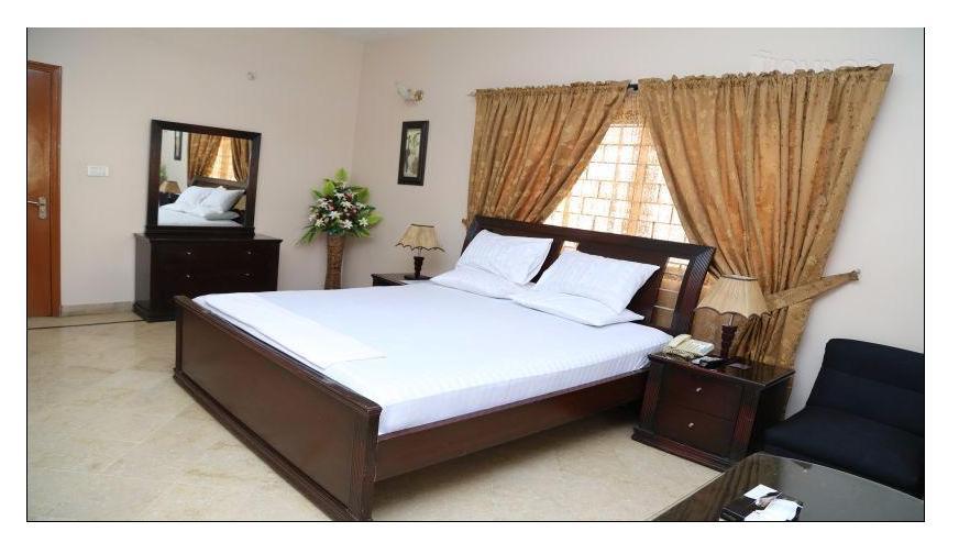 Luxury Inn การาจี ภายนอก รูปภาพ