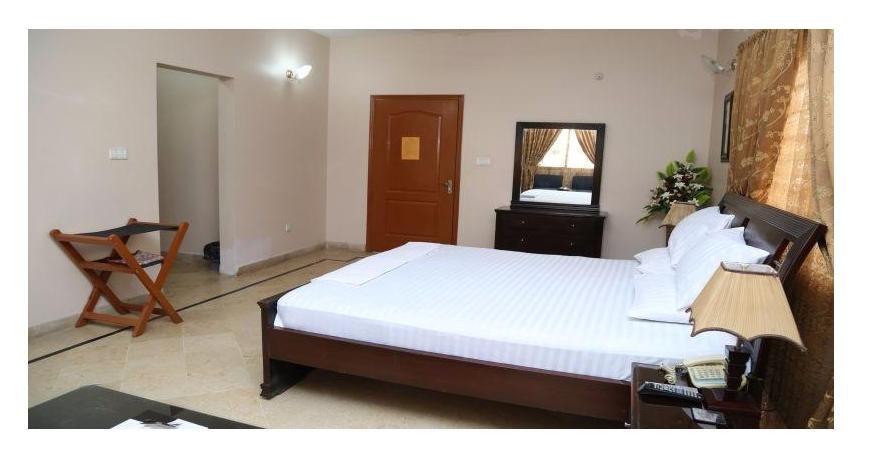 Luxury Inn การาจี ภายนอก รูปภาพ