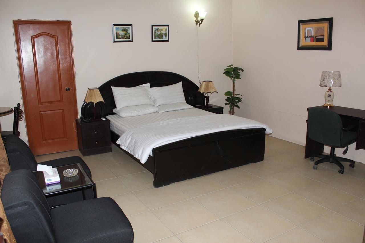 Luxury Inn การาจี ภายนอก รูปภาพ