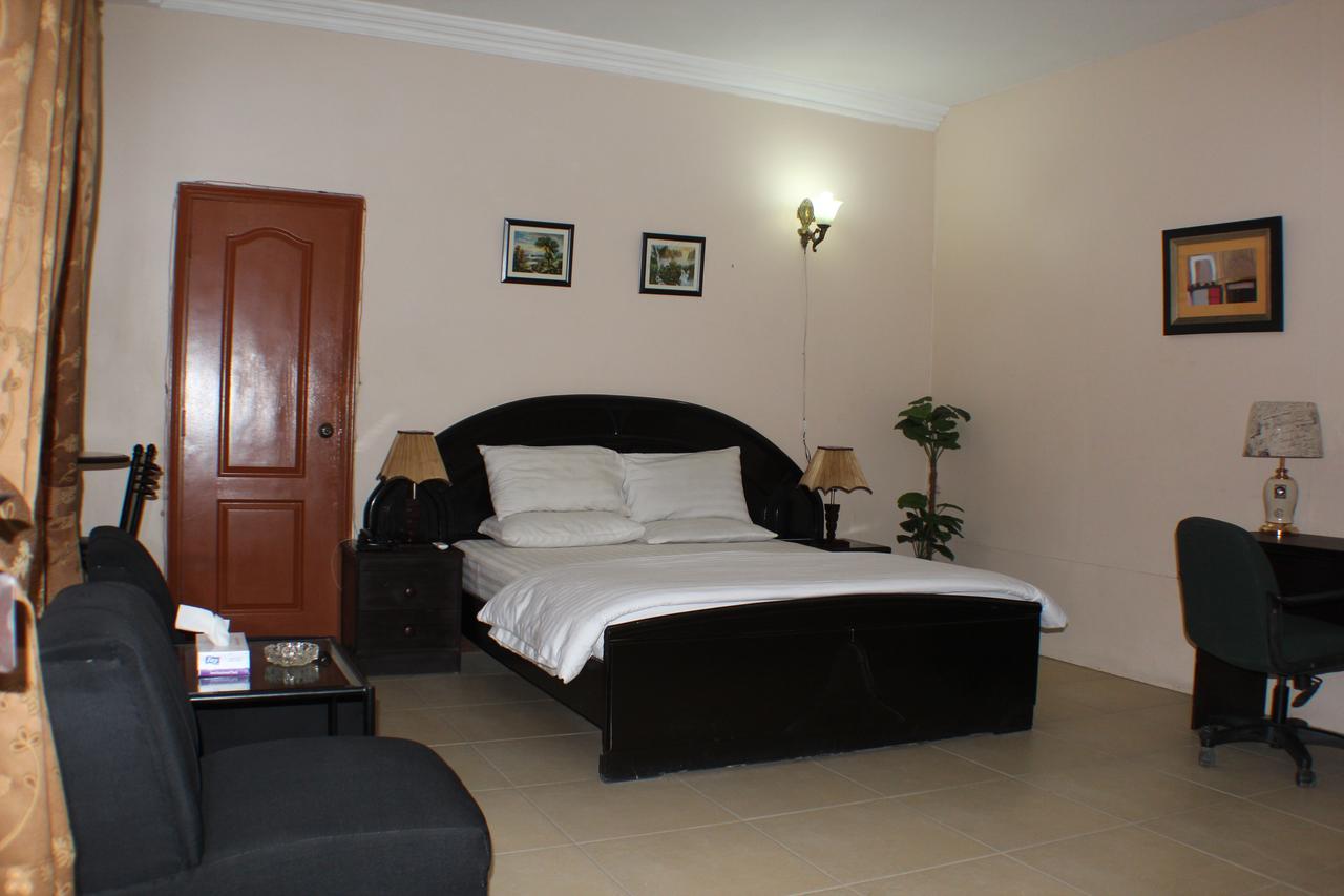 Luxury Inn การาจี ภายนอก รูปภาพ