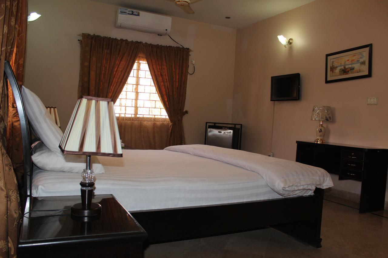 Luxury Inn การาจี ภายนอก รูปภาพ