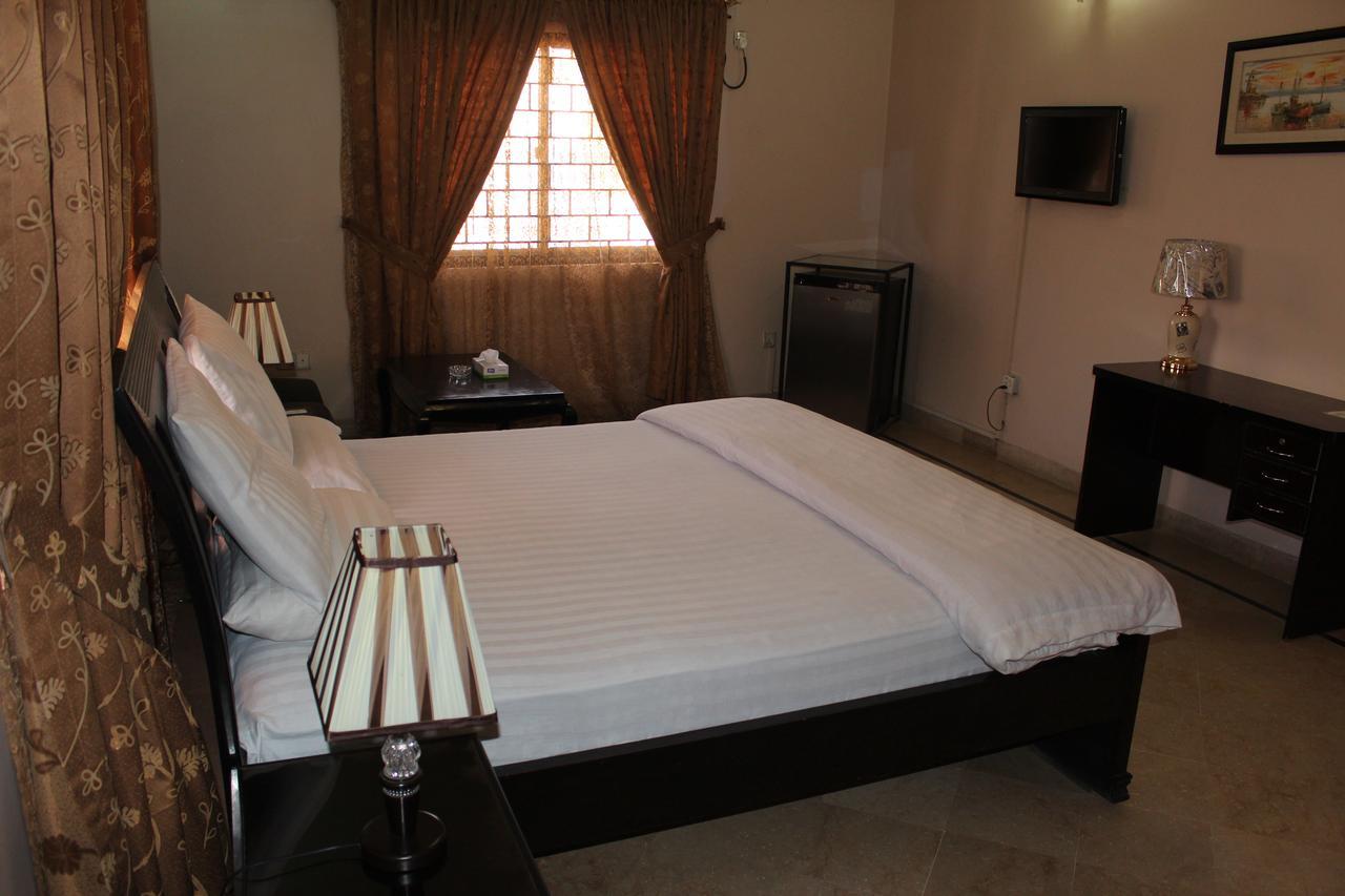 Luxury Inn การาจี ภายนอก รูปภาพ