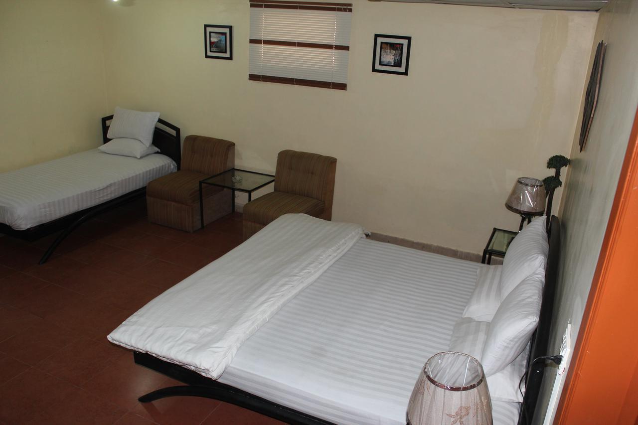Luxury Inn การาจี ภายนอก รูปภาพ