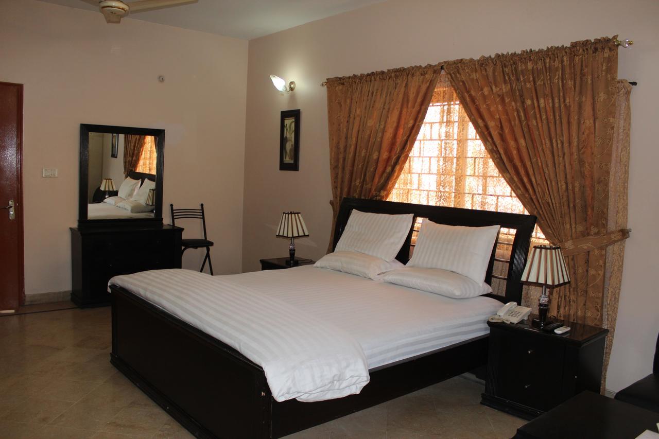 Luxury Inn การาจี ภายนอก รูปภาพ