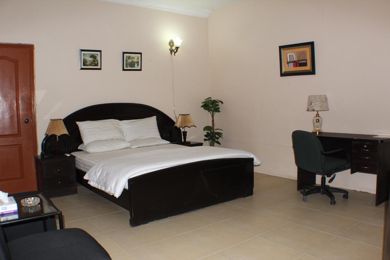 Luxury Inn การาจี ภายนอก รูปภาพ