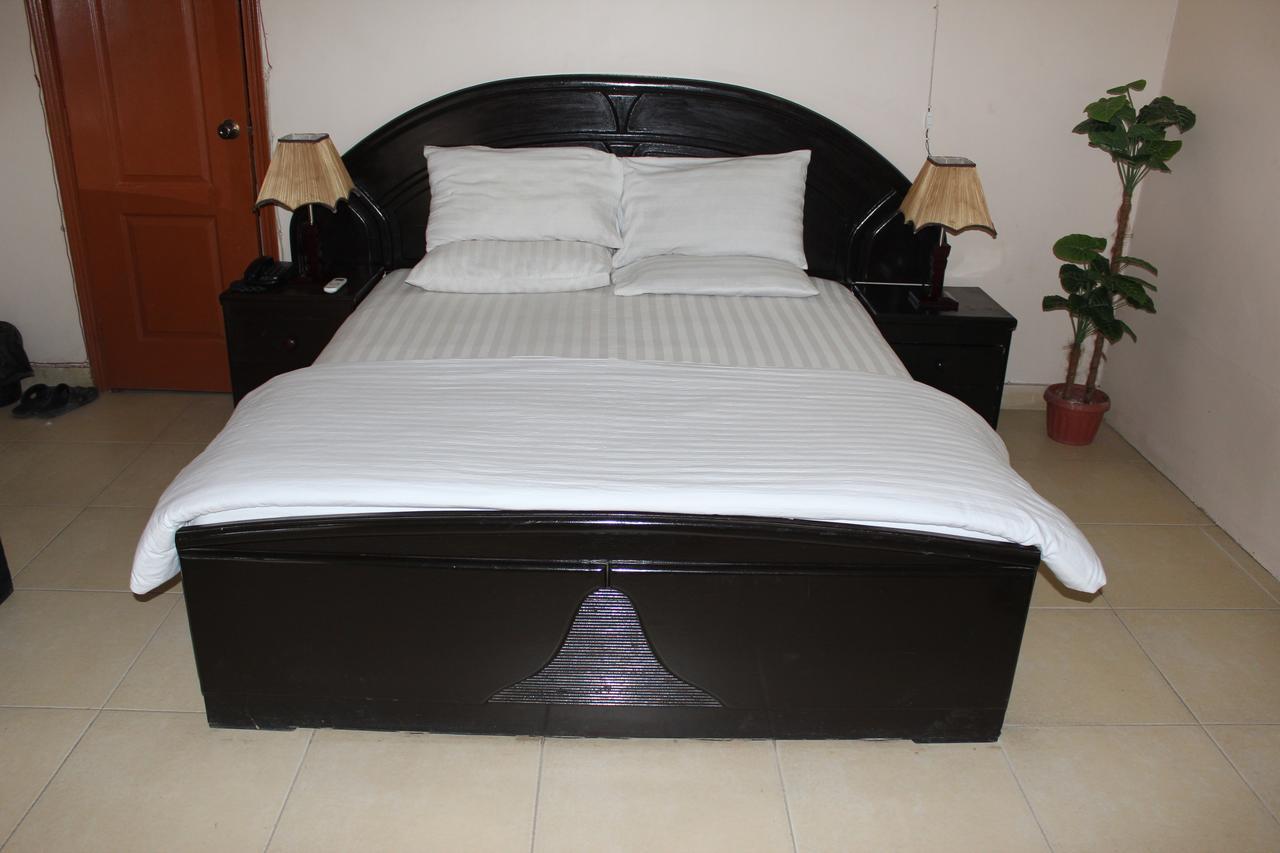 Luxury Inn การาจี ภายนอก รูปภาพ