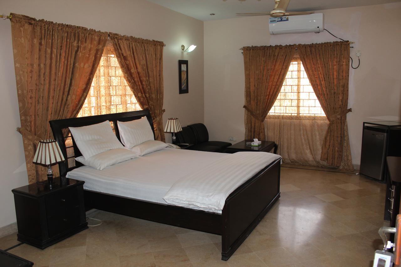 Luxury Inn การาจี ภายนอก รูปภาพ