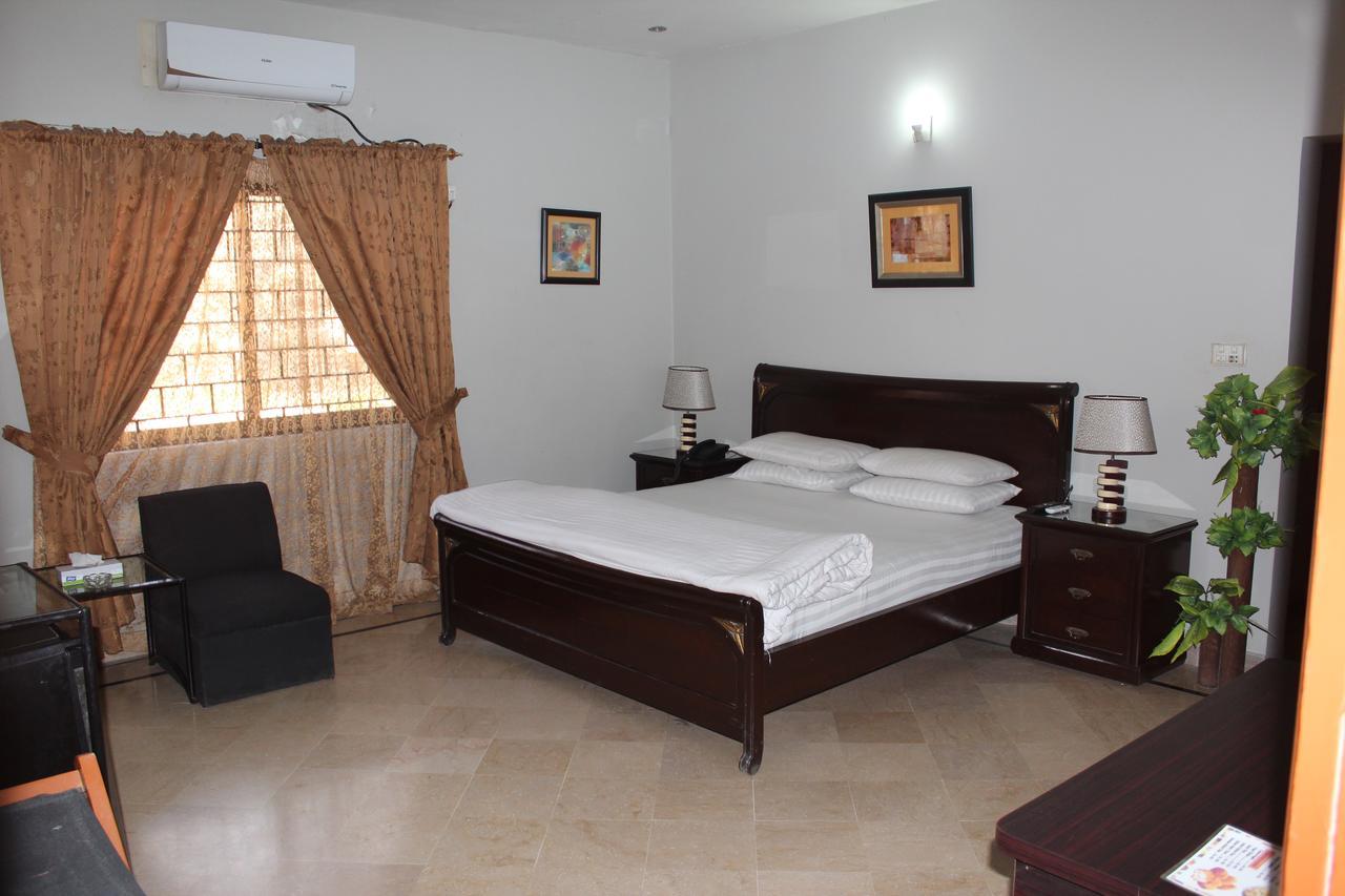 Luxury Inn การาจี ภายนอก รูปภาพ