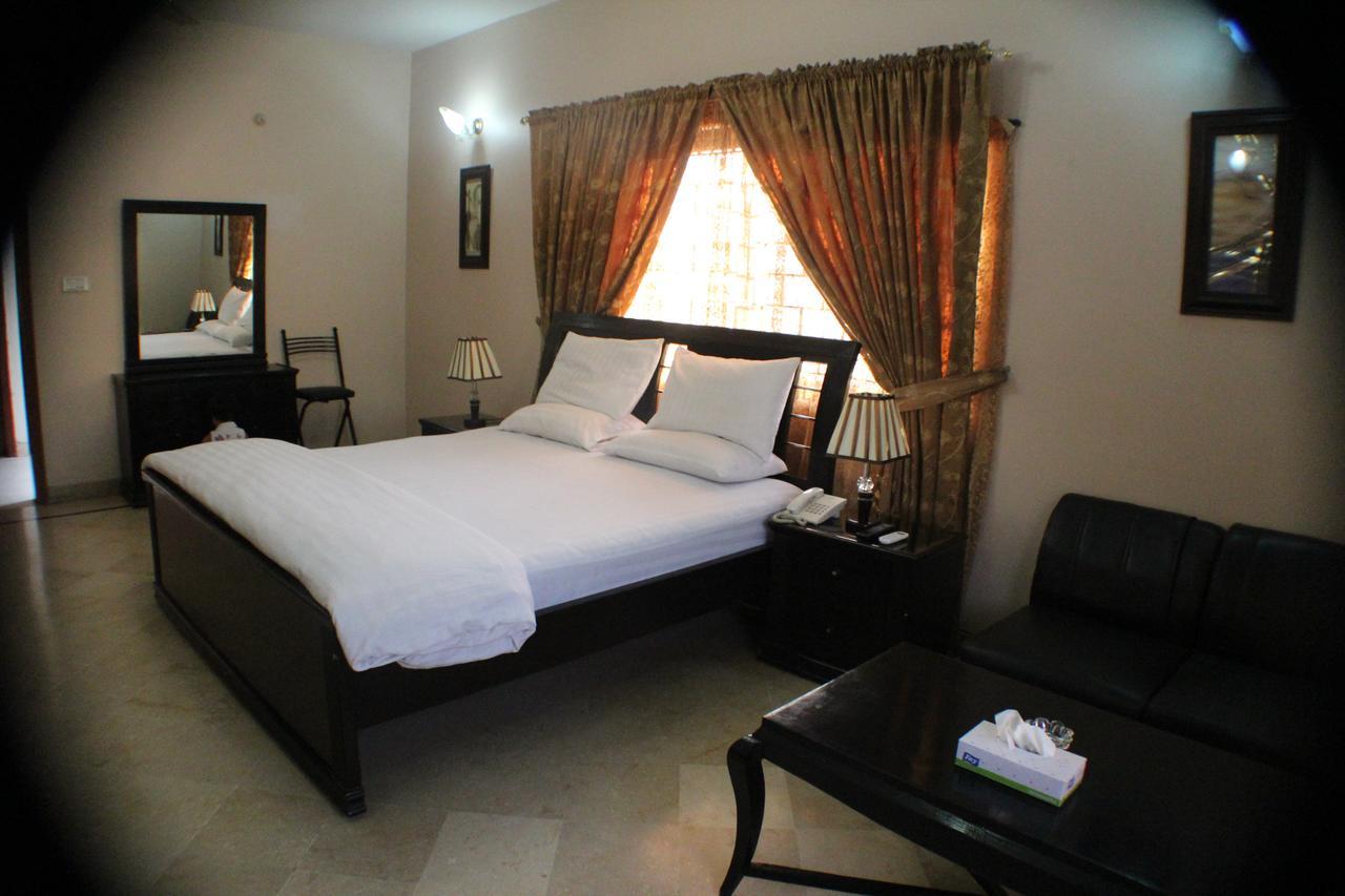 Luxury Inn การาจี ภายนอก รูปภาพ