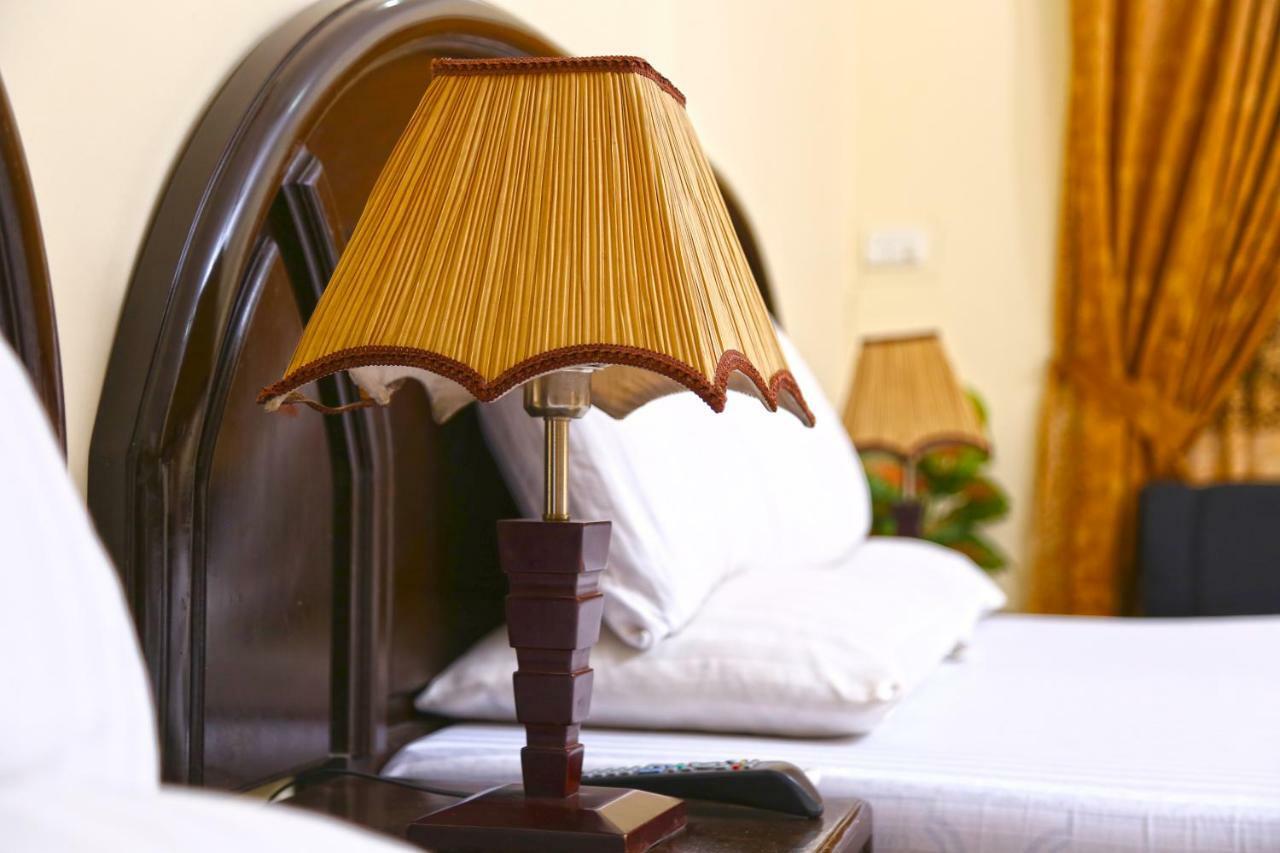 Luxury Inn การาจี ภายนอก รูปภาพ