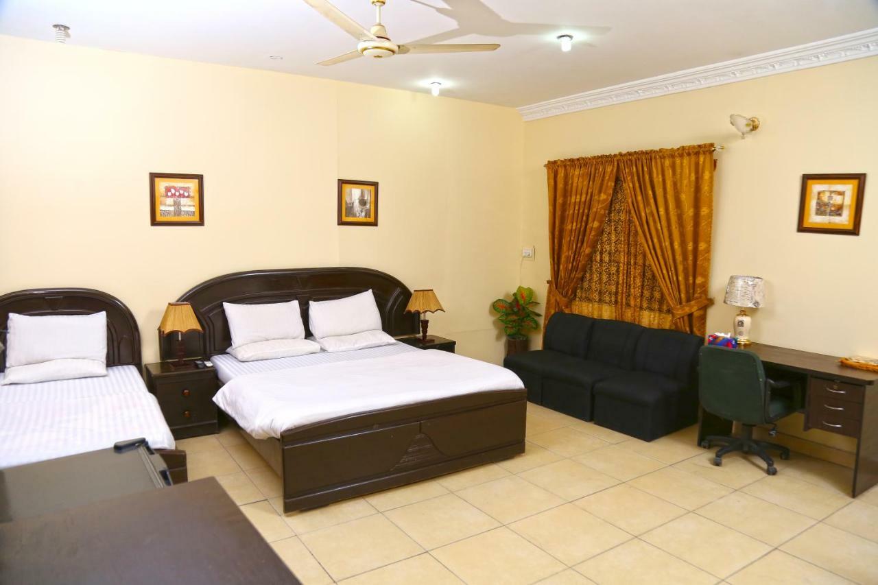 Luxury Inn การาจี ภายนอก รูปภาพ