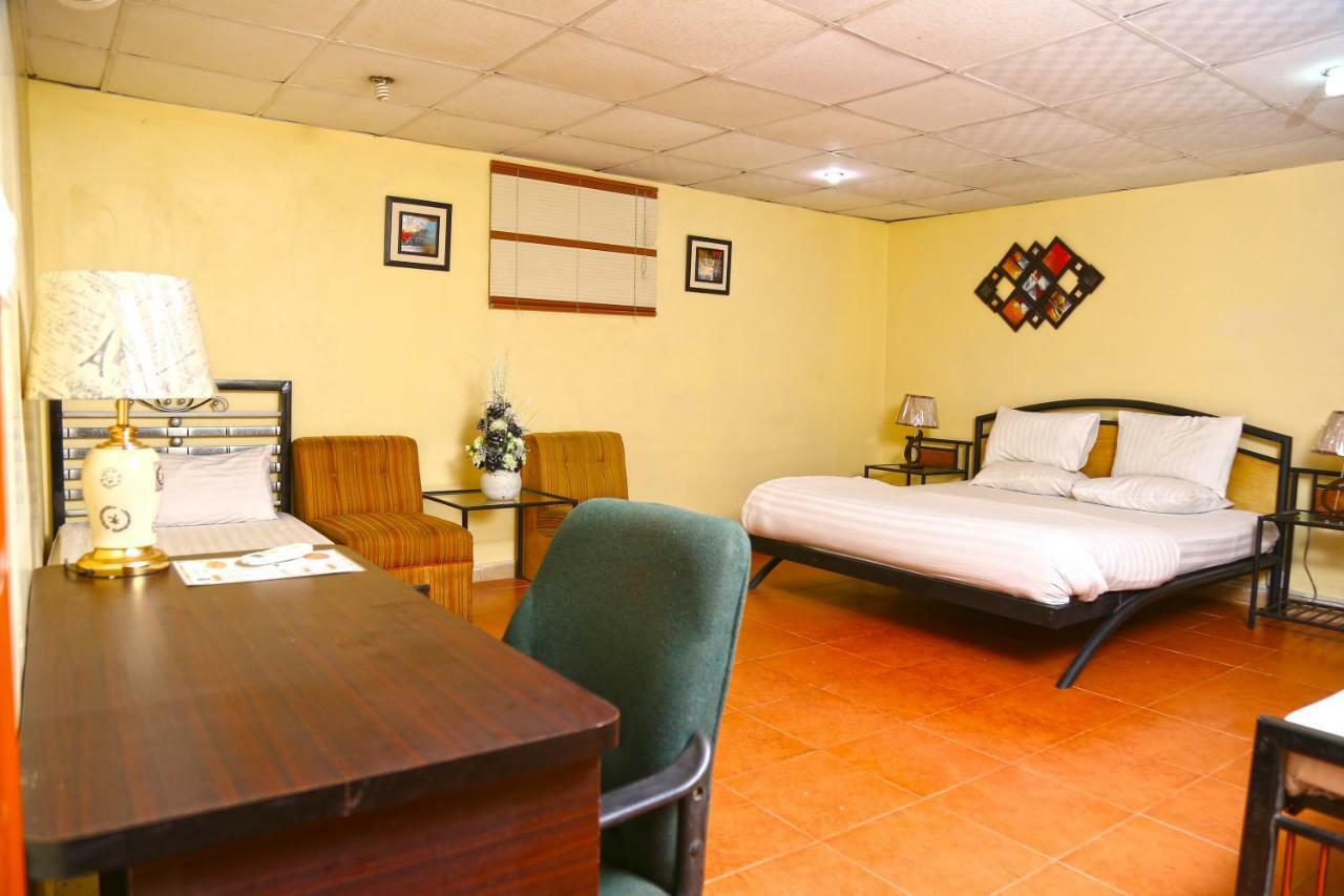 Luxury Inn การาจี ภายนอก รูปภาพ
