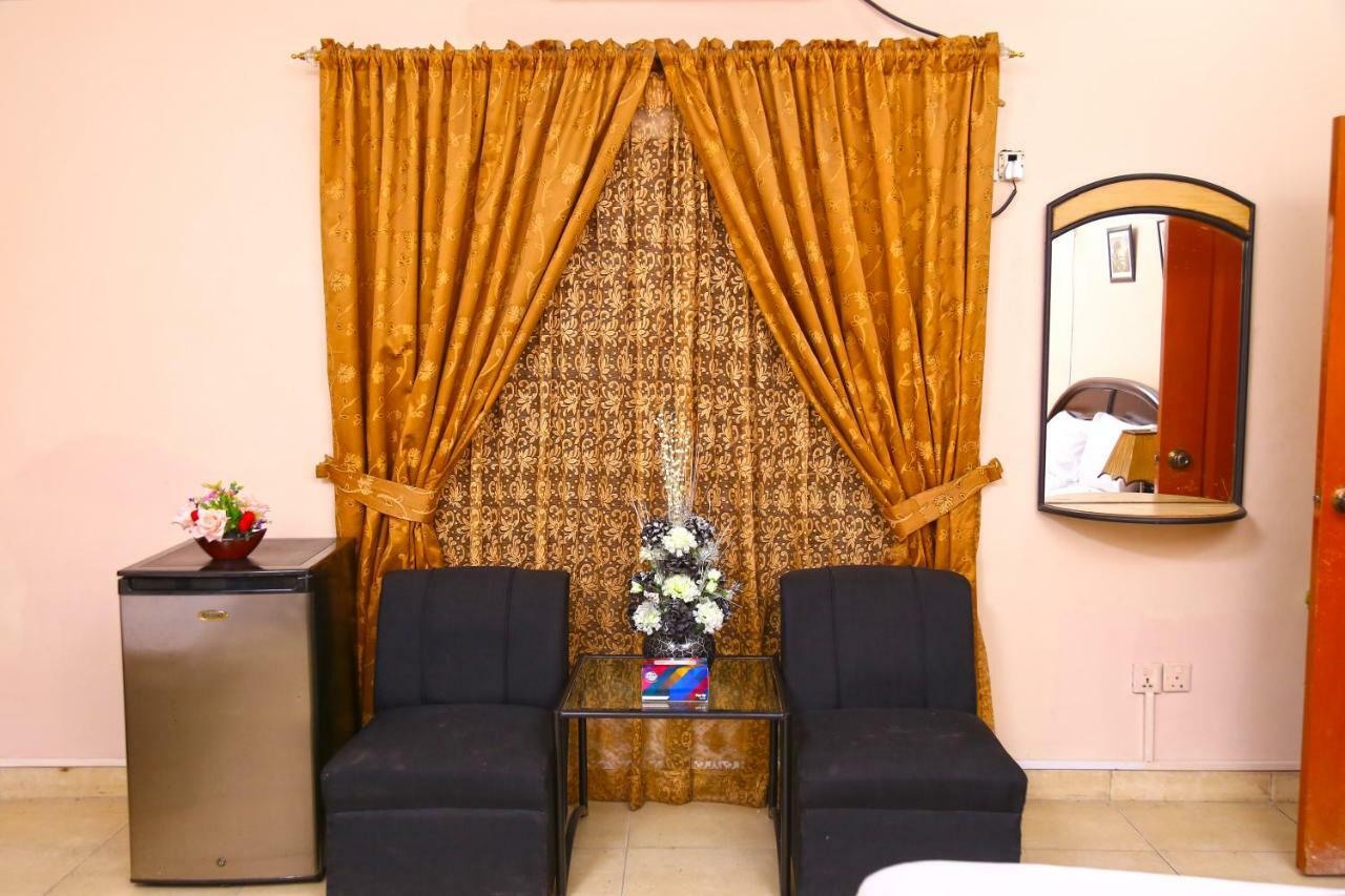 Luxury Inn การาจี ภายนอก รูปภาพ