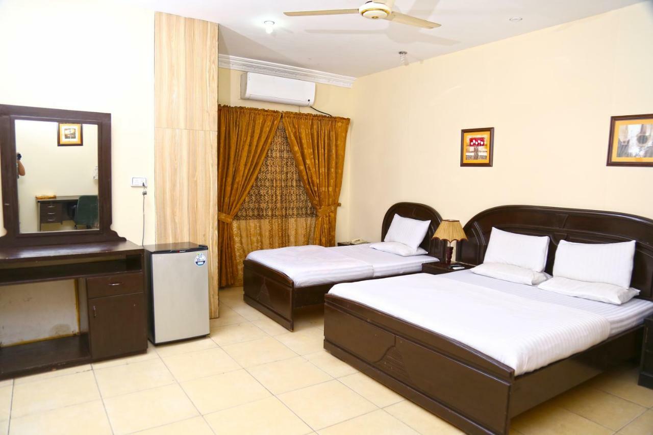 Luxury Inn การาจี ภายนอก รูปภาพ