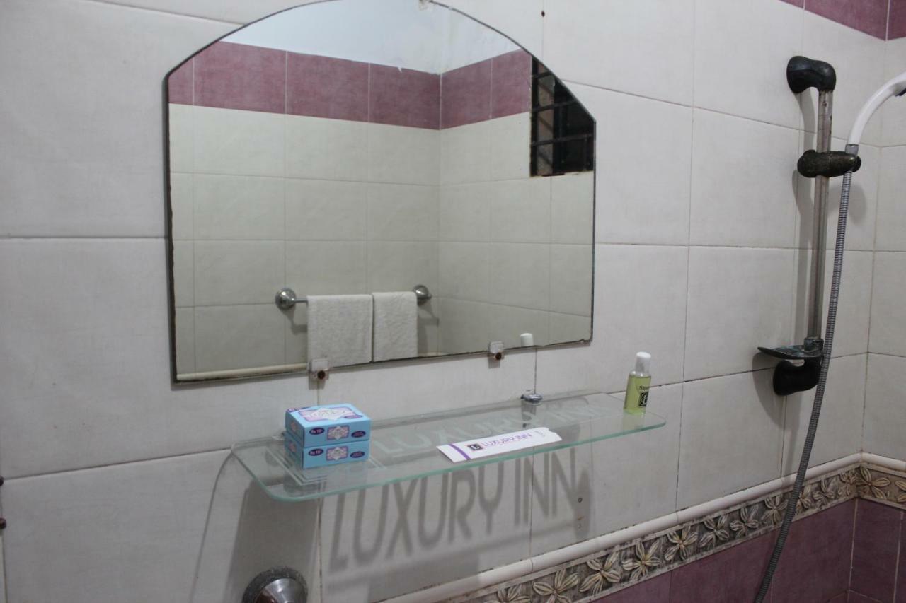 Luxury Inn การาจี ภายนอก รูปภาพ