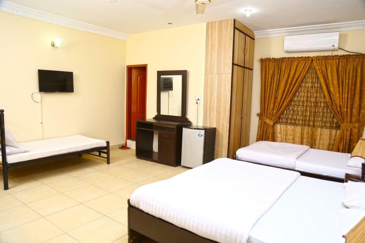Luxury Inn การาจี ภายนอก รูปภาพ