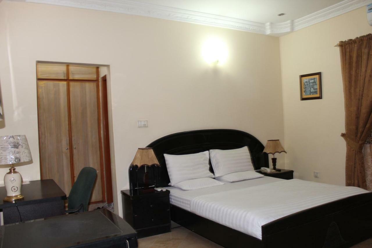 Luxury Inn การาจี ภายนอก รูปภาพ