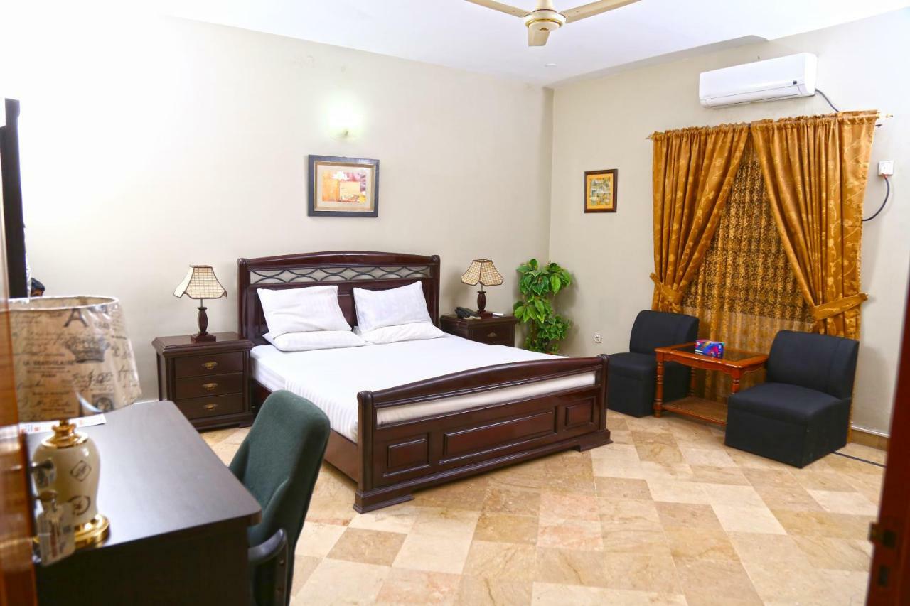 Luxury Inn การาจี ภายนอก รูปภาพ